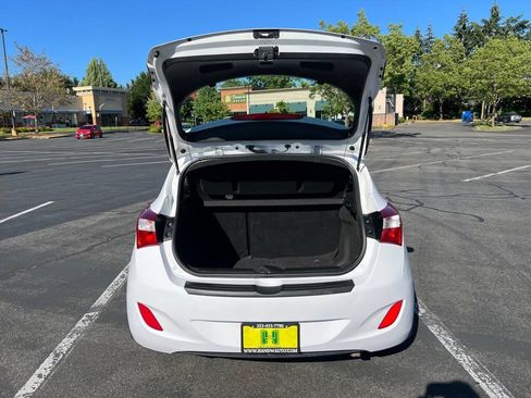 Used 2016 Hyundai Elantra GT FWD image 17