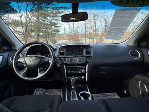 Used 2017 Nissan Pathfinder SV image 17