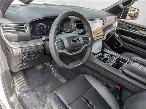 Certified 2024 Jeep Wagoneer Series II w/ Flexible Seating Group AWD/4WD image 10