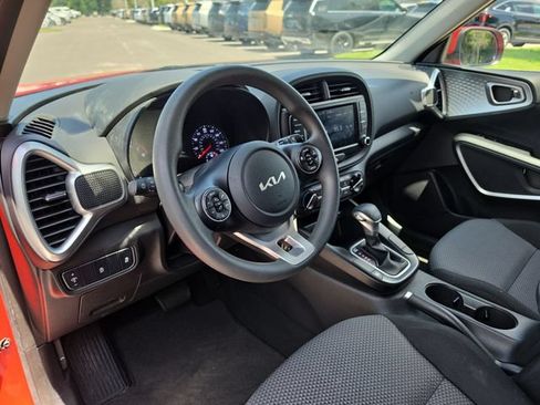 Certified 2022 Kia Soul LX FWD image 13