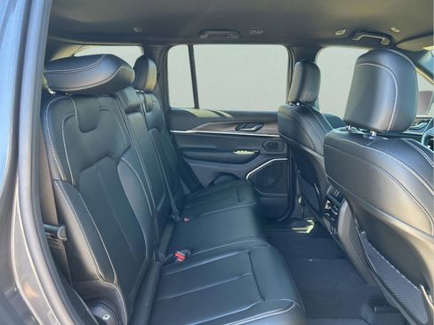 New 2026 Jeep Grand Cherokee Limited RWD image 11