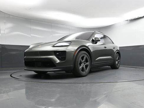 Certified 2025 Porsche Macan 4 Electric image 31