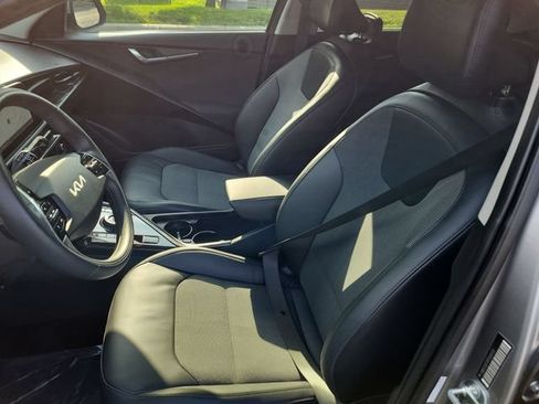 Certified 2023 Kia Niro EX FWD image 13
