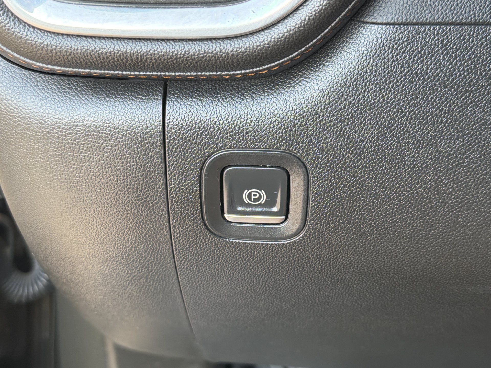 Used 2022 GMC Sierra 2500 AT4 w/ AT4 Premium Plus Package AWD/4WD image 18