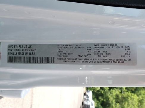 New 2025 Jeep Gladiator Sport image 17