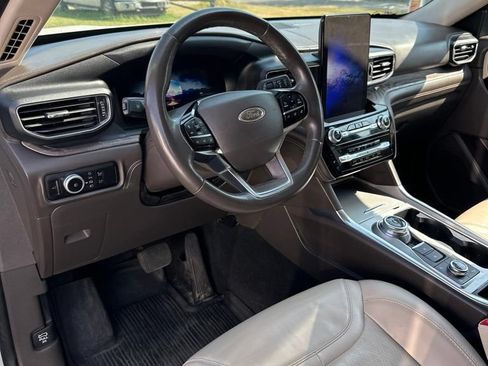 Used 2022 Ford Explorer Platinum w/ Equipment Group 601A AWD/4WD image 8