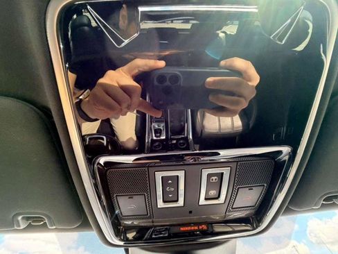Used 2018 Land Rover Range Rover Sport HSE Dynamic AWD/4WD image 30