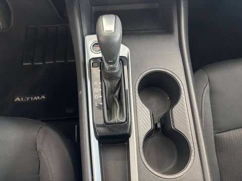 Used 2025 Nissan Altima 2.5 SV FWD image 42