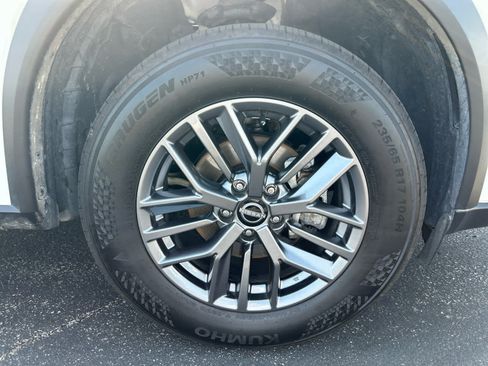 Used 2025 Nissan Rogue S AWD/4WD image 18