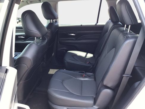 Used 2024 Toyota Grand Highlander AWD Hybrid image 8