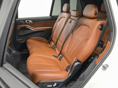 Used 2023 BMW X7 xDrive40i w/ M Sport Package AWD/4WD image 28