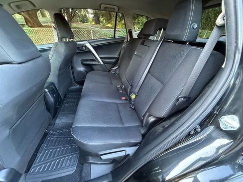 Used 2018 Toyota RAV4 LE image 14