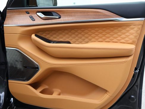 New 2025 Jeep Grand Cherokee L Summit image 8