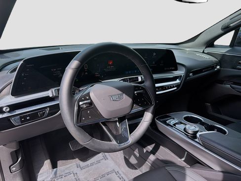 Used 2024 Cadillac Lyriq Luxury image 9