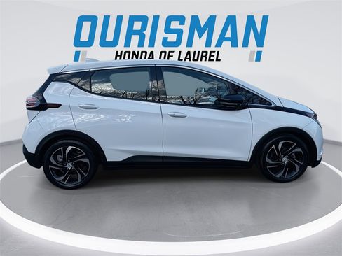 Used 2022 Chevrolet Bolt LT w/ Infotainment Package image 9