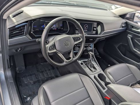 Used 2024 Volkswagen Jetta SE FWD image 19