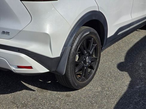 Used 2022 Nissan Kicks SR image 19
