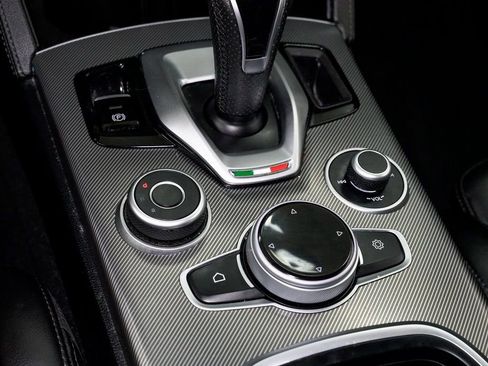 Used 2023 Alfa Romeo Stelvio Veloce image 21