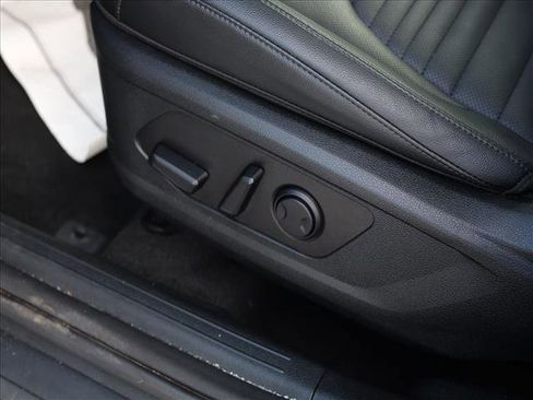 Used 2025 Kia Sportage SX image 7