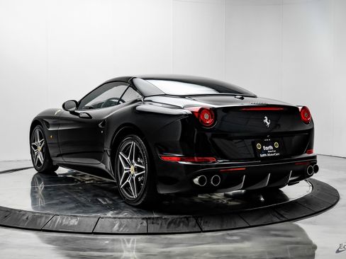 Used 2016 Ferrari California T image 10