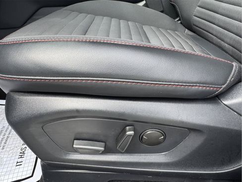 Used 2025 Ford Explorer ST-Line w/ ST-Line Street Pack AWD/4WD image 17