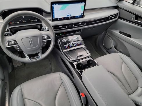 Certified 2023 Lincoln Nautilus Reserve image 38