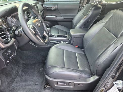 Used 2023 Toyota Tacoma TRD Off-Road w/ TRD Premium Off Road Package AWD/4WD image 11