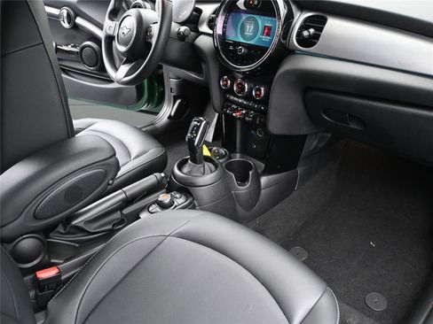 Used 2022 MINI Cooper 2-Door Hardtop image 13