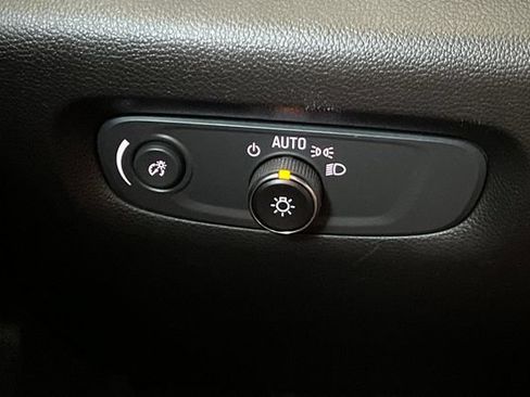 Used 2023 Chevrolet Traverse LT FWD image 36