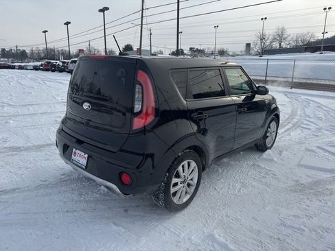 Used 2017 Kia Soul + image 8