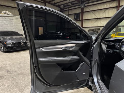 Used 2022 Cadillac XT6 Luxury image 11