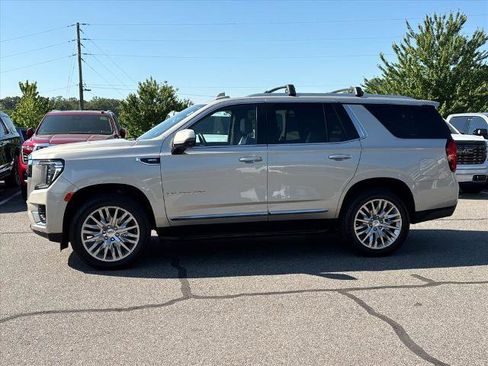 Certified 2023 GMC Yukon SLT w/ SLT Luxury Package AWD/4WD image 3