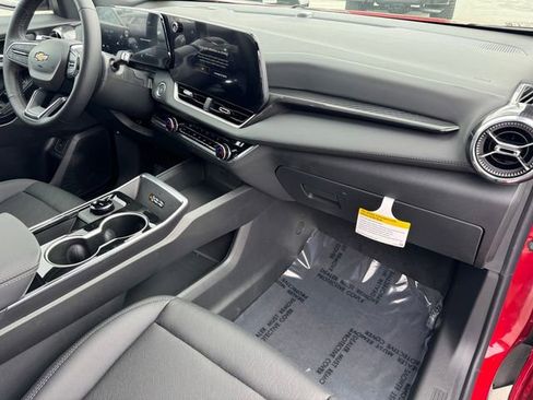 New 2026 Chevrolet Equinox LT w/ Convenience Package II FWD image 6