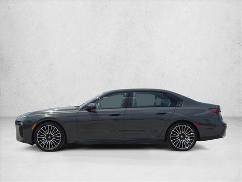 Used 2024 BMW 740i RWD image 9