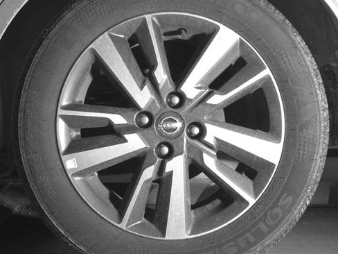 Used 2025 Nissan Versa SV FWD image 14
