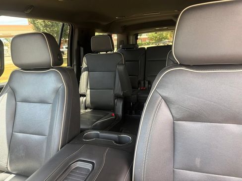 Used 2022 Chevrolet Suburban Premier AWD/4WD image 25