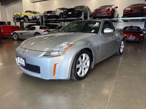 Used 2004 Nissan 350Z Enthusiast w/ Side Airbags Pkg image 30
