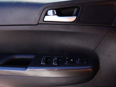Used 2020 Kia Sportage LX image 36