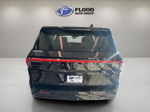 New 2025 Lincoln Navigator Reserve image 4