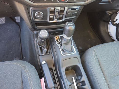 Used 2024 Jeep Wrangler Sport S image 27