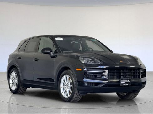 Certified 2025 Porsche Cayenne image 10