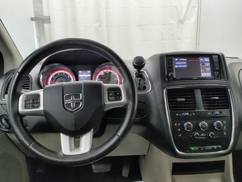 Used 2016 Dodge Grand Caravan SXT w/ Rear Park Assist Package FWD image 22