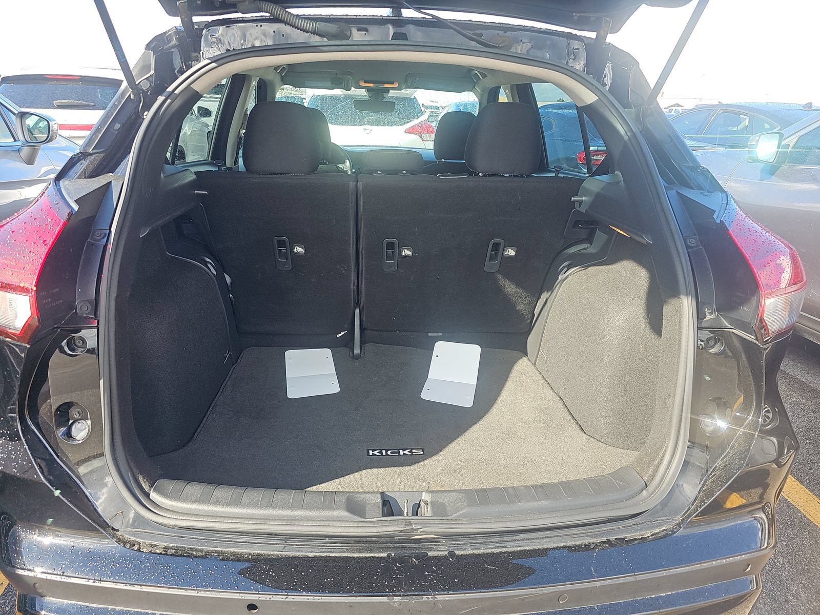 Used 2022 Nissan Kicks SV w/ Interior Electronics Package FWD image 7