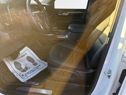 Used 2025 Chevrolet Silverado 1500 LT Trail Boss w/ Convenience Package II image 12