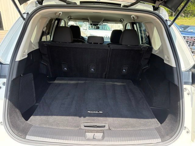 Used 2024 Nissan Rogue S FWD image 13