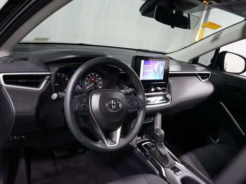 Certified 2025 Toyota Corolla Cross LE image 11