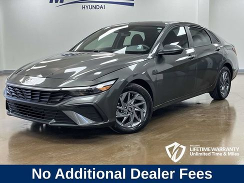 Used 2024 Hyundai Elantra SEL FWD image 1