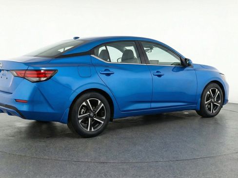 Used 2025 Nissan Sentra SV FWD image 9