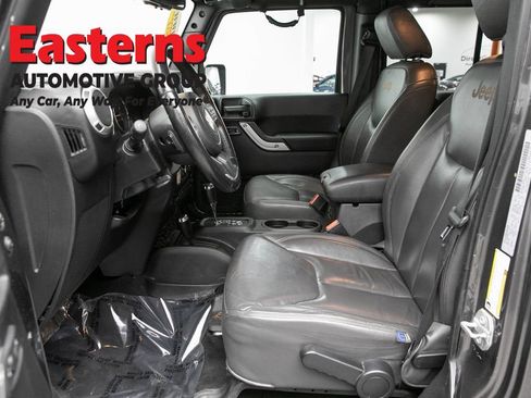 Used 2017 Jeep Wrangler Unlimited Sahara w/ Dual Top Group AWD/4WD image 13
