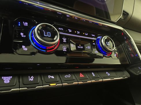 Certified 2025 GMC Sierra 3500 Denali Ultimate AWD/4WD image 28